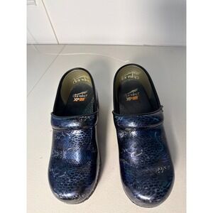 Dansko XP 2.0 Blue Animal Print Patent Leather Clogs Professional Shoes 38